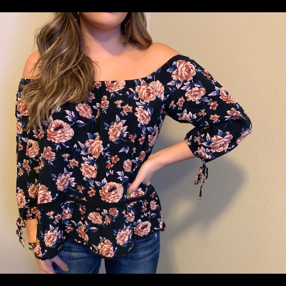 American eagle off the shirt top